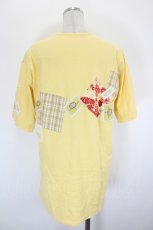 画像2: PINK HOUSE / ブーケワッペン&パッチワークデザインTシャツ  イエロー I-26-09-04-040-LO-TO-SA-ZI (2)
