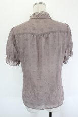 画像2: axes femme / 総刺繍フリルブラウス M ラベンダーグレー I-26-09-06-007-AX-BL-TE-ZI (2)