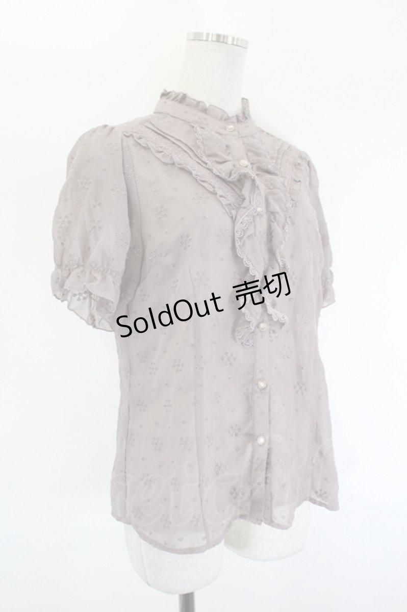 画像3: axes femme / 総刺繍フリルブラウス M ラベンダーグレー I-26-09-06-007-AX-BL-TE-ZI (3)
