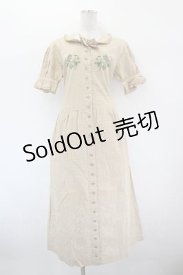 Preview of シロツメクサ刺繍ギンガムワンピース  ベージュ