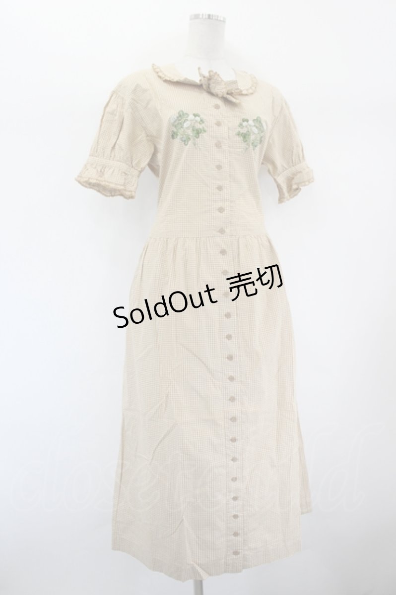 画像4: PINK HOUSE / シロツメクサ刺繍ギンガムワンピース  ベージュ I-26-09-06-074-LO-OP-TE-ZI (4)