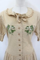 画像5: PINK HOUSE / シロツメクサ刺繍ギンガムワンピース  ベージュ I-26-09-06-074-LO-OP-TE-ZI (5)