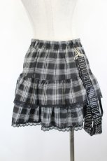 画像3: NieR Clothing / チェック2段フリルスカート  黒Ｘ白チェック I-26-09-08-087-PU-SK-SA-ZI (3)