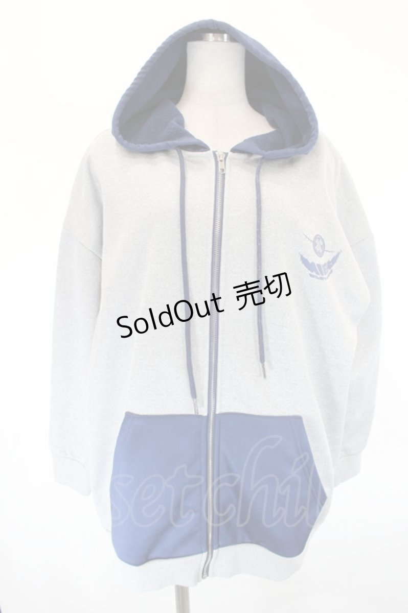 画像1: NieR Clothing / 胸元プリントパーカー  グレーＸ紺 I-26-09-11-060-PU-TO-SA-ZI (1)