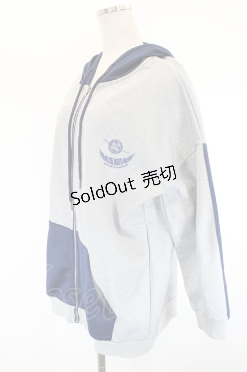 画像3: NieR Clothing / 胸元プリントパーカー  グレーＸ紺 I-26-09-11-060-PU-TO-SA-ZI (3)