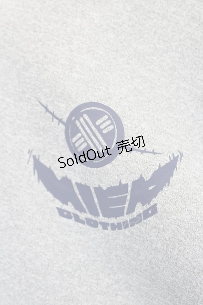 画像4: NieR Clothing / 胸元プリントパーカー  グレーＸ紺 I-26-09-11-060-PU-TO-SA-ZI (4)