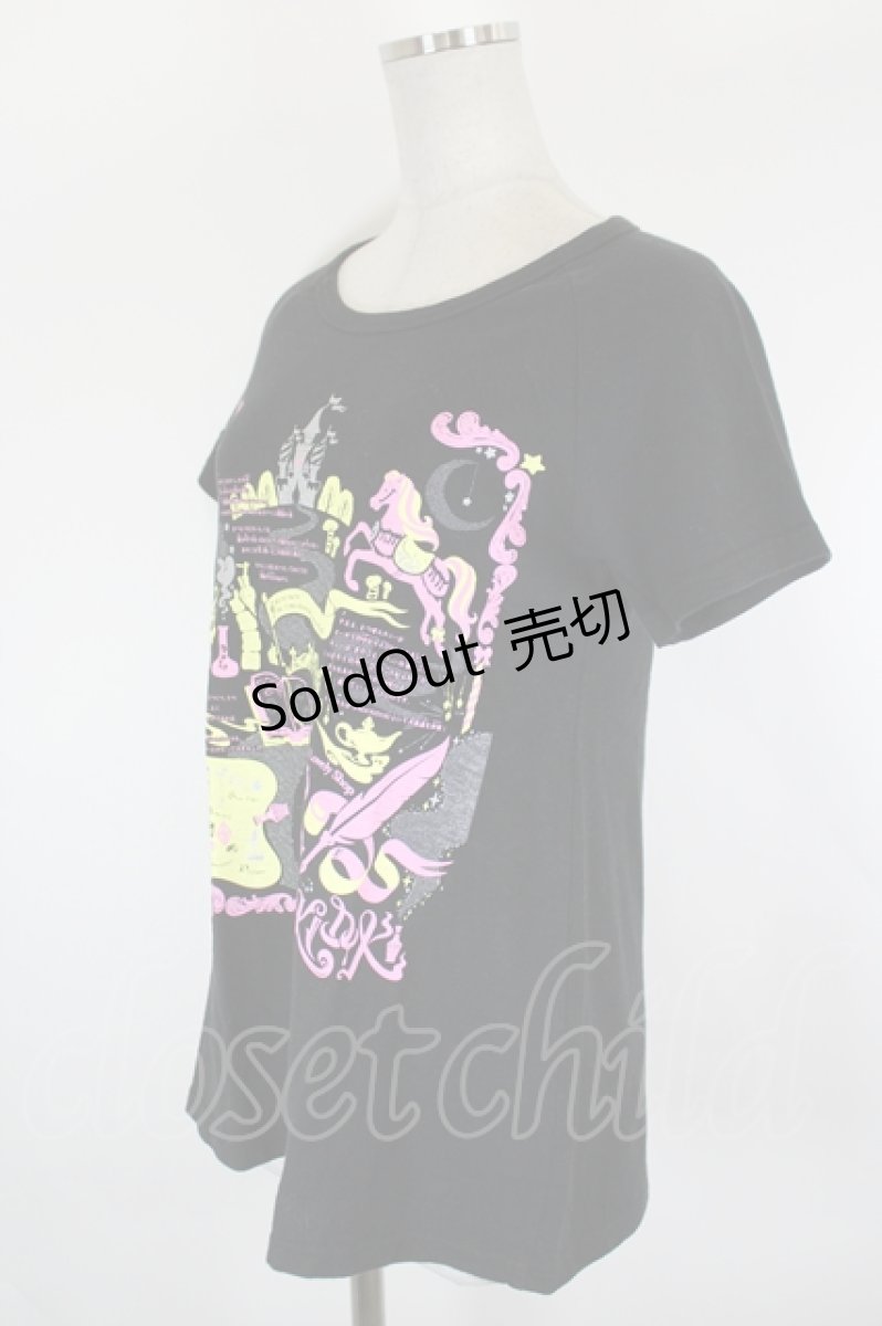画像3: 6％DOKIDOKI / フェアリーテイルプリントTシャツ  黒ＸピンクＸ黄色 I-26-09-11-025-LO-TO-SA-ZI (3)