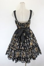画像3: Angelic Pretty / Moon Night Theaterティアードジャンパースカート  黒 I-26-09-16-051-AP-OP-SA-ZI (3)