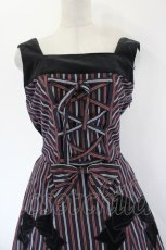 画像5: metamorphose / ストライプ&別珍リボン刺繍ジャンパースカート  紺Ｘ黒Ｘ赤 I-26-09-16-059-ME-OP-SA-ZI (5)