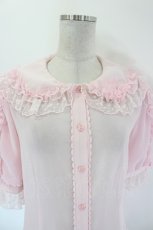 画像4: Angelic Pretty / 襟ロゴ刺繍袖フリルブラウス  ピンク I-26-09-16-002-AP-BL-TE-ZI (4)