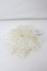 画像2: axes femme POETIQUE / パール×レースビッグシュシュ  生成り I-26-09-21-128-AX-AC-SA-ZI (2)