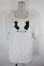 画像1: INGEBORG / スパンコールカメリアリボンTシャツ 11 白Ｘ黒 I-26-09-23-035-LO-TO-SA-ZI (1)