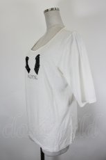 画像2: INGEBORG / スパンコールカメリアリボンTシャツ 11 白Ｘ黒 I-26-09-23-035-LO-TO-SA-ZI (2)
