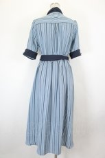 画像2: axes femme / マルチストライプ柄シャツワンピース  サックスＸ白Ｘ紺 I-26-09-23-083-AX-OP-SA-ZI (2)