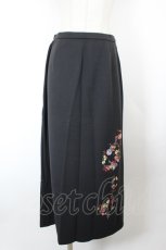 画像1: INGEBORG / ローズリース刺繍スカート  黒 I-26-09-23-100-LO-SK-SA-ZI (1)