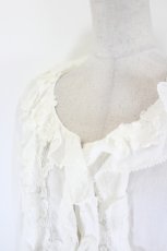 画像2: INGEBORG / ピンタックフラワーレースオーバーブラウス 13 白 I-26-09-27-046-LO-BL-SA-ZI (2)