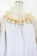 画像2: Maison de FLEUR Petite Robe canone / オフショルレース袖ワンピース  サックス I-26-09-27-083-LO-OP-SA-ZI (2)