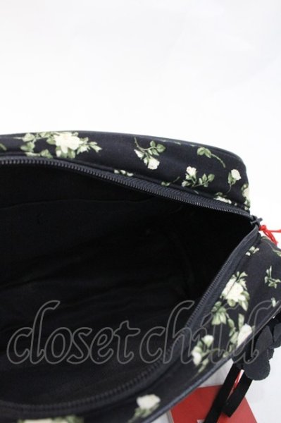 PINK HOUSE / 薔薇プリントポーチ 黒X白X緑 I-26-10-05-129-LO-ZA-SA