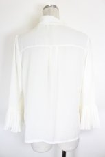 画像2: axes femme / 苺刺繍ボウタイブラウス F キナリ I-26-10-11-009-AX-BL-TE-ZI (2)