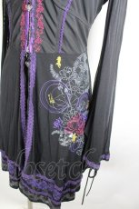 画像4: Ozz oneste / チャイナボタン&裾フラワープリント刺繍トップス  黒 I-26-10-11-022-OO-TO-SA-ZI (4)