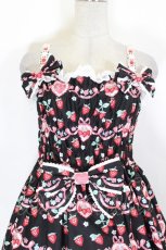 画像3: Angelic Pretty / Strawberry Cake Partyシャーリングジャンパースカート  黒 I-26-10-13-036-AP-OP-SA-ZI (3)