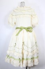 画像2: Lemon Cantata / はしごレースリボンハイネック半袖ワンピース  生成りｘ緑 I-26-10-13-048-LO-OP-SA-ZI (2)