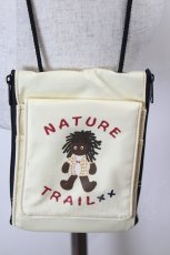 画像3: NATURE TRAIL / お人形柄マルチポケットポーチ  アイボリー I-26-10-13-099-LO-BG-SA-ZI (3)