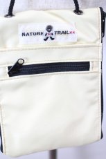 画像4: NATURE TRAIL / お人形柄マルチポケットポーチ  アイボリー I-26-10-13-099-LO-BG-SA-ZI (4)