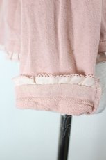 画像3: PINK HOUSE / ローンフリル使いロゴ刺繍カットカーディガン  ピンク I-26-10-17-036-LO-TO-SA-ZI (3)
