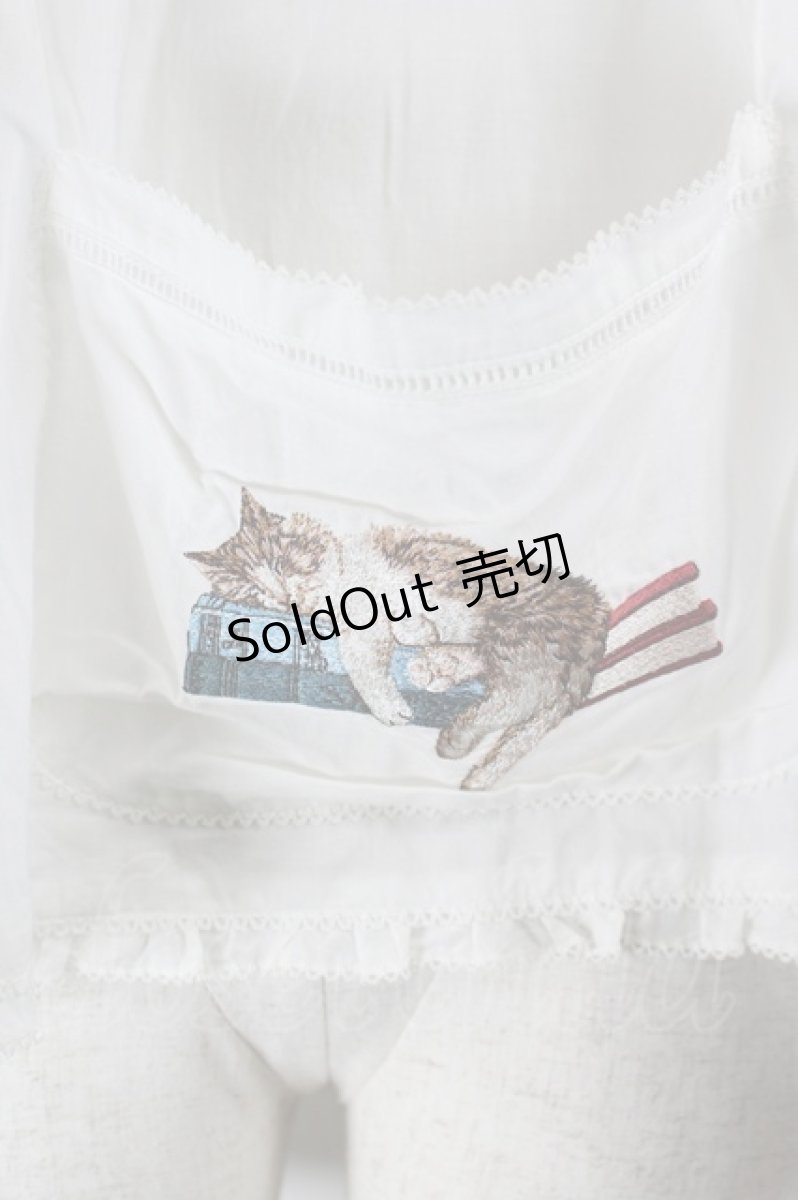 画像2: PINK HOUSE / 書斎の猫たち刺繍入りローンブラウス  白 I-26-10-17-029-LO-BL-SA-ZI (2)