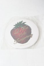 画像1: Q-pot. / ノベルティ缶バッヂ  白Ｘ赤 I-26-10-22-132-QP-AC-SA-ZI (1)