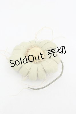 Preview of 雛菊コサージュ