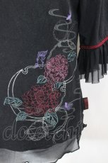 画像4: Ozz oneste / 紫陽花刺繍チュール使いチャイナ風カットソー  黒×赤 I-26-10-28-036-OO-TO-TE-ZI (4)
