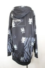 画像2: NieR Clothing / 虎着ぐるみNieRちゃんZIPパーカー  黒 I-26-10-28-043-PU-TO-TE-ZI (2)