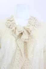画像3: INGEBORG / パールボタン&フラワーモチーフ付きカーディガン  アイボリー I-26-10-28-053-LO-TO-SA-ZI (3)