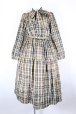 画像1: axes femme / バラ刺繍ボウタイチェックワンピース M ベージュ I-26-10-30-032-AX-OP-TE-ZI (1)