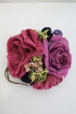 画像1: WONDERFUL WORLD / ピンク薔薇ブーケコサージュ  濃ピンクＸ緑Ｘパープル I-26-10-30-137-LO-AC-SA-ZI (1)