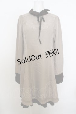 画像1: 【SALE】axes femme / エンブロイダリーバイカラーワンピース  ベージュ O-23-12-28-122-AX-OP-IG-ZT369