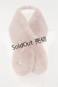 axes femme / ブローチ付きファーティペット  ピンク O-24-01-19-080-AX-ZA-IG-ZT334