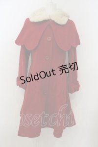 Leur Getter / ファーカラーとケープ付きのコート M 赤 O-24-01-27-067-LU-CO-SZ-OS