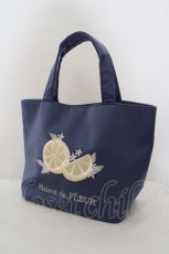 画像1: 【SALE】Maison de FLEUR / レモン刺繍トートバッグ  ブルー O-24-03-23-080-LO-BG-IG-ZT346 (1)