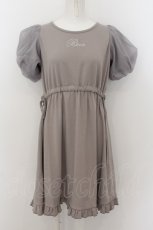 画像1: axes femme POETIQUE / シアーパフ袖カットミニワンピ M グレージュ O-24-08-18-002-AX-OP-OW-ZH (1)