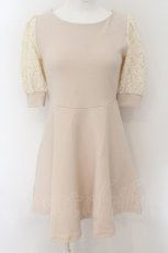 画像1: 【SALE】evelyn / レーススリーブ切り替えワンピース  ベージュ O-24-09-02-023-LO-OP-OW-ZT199 (1)