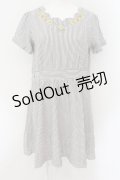 axes femme POETIQUE / ひまわりストライプワンピース M グレー O-24-09-16-069-AX-OP-OW-ZT137
