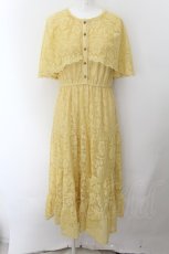 画像1: 【SALE】axes femme / ケープ風レースティアードワンピース F イエロー O-24-10-08-031-AX-OP-OW-ZT177 (1)