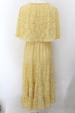 画像3: 【SALE】axes femme / ケープ風レースティアードワンピース F イエロー O-24-10-08-031-AX-OP-OW-ZT177 (3)