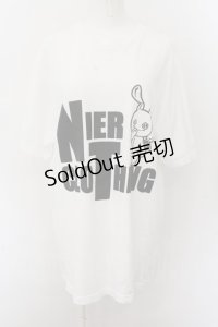 NieR Clothing / プリント半袖CUTSEW XL ロゴ＆nierちゃん（ホワイト） O-24-10-22-048-PU-TO-OW-ZT324