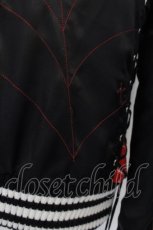 画像4: h.NAOTO EAST / 和柄切り替えサイドレースアップスカジャン  ブラック O-24-10-28-049-HN-JA-OW-ZT096 (4)