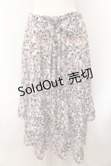 axes femme / 花柄プリーツティアードスカート  アイボリー O-24-11-06-050-AX-SK-IG-ZT267