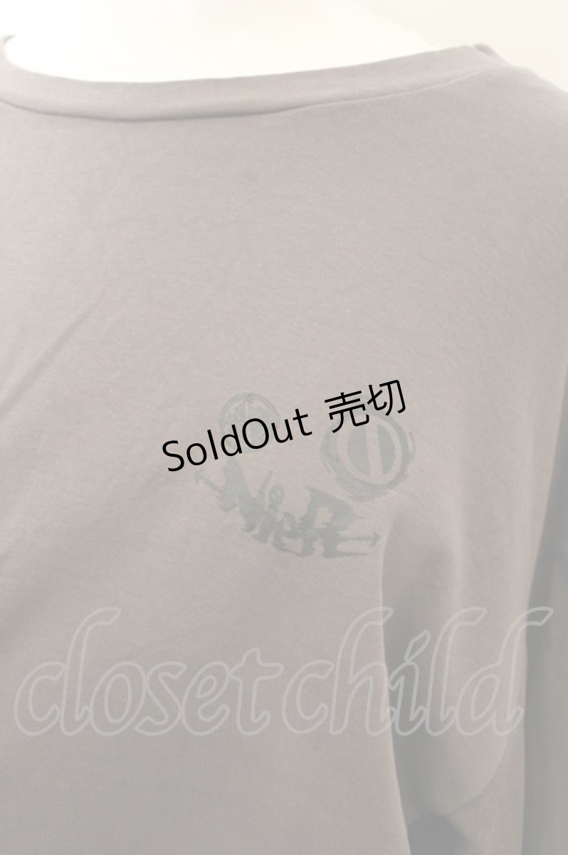 画像2: 【SALE】NieR CLOTHING / プリントラグランカットソー  チャコール O-24-11-06-025-PU-TO-IG-ZT372 (2)